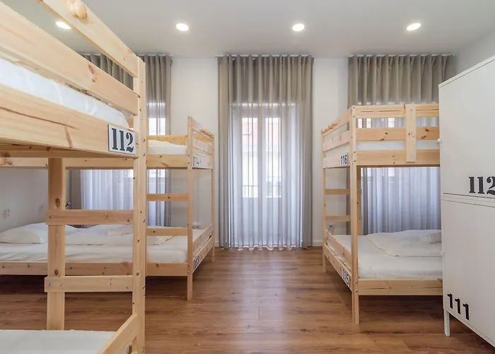 Dude Хостел Фигейра-да-Фош